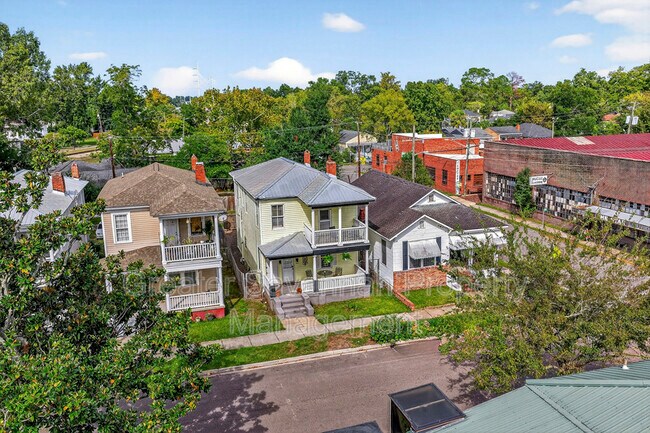 Building Photo - 530 E 35th St