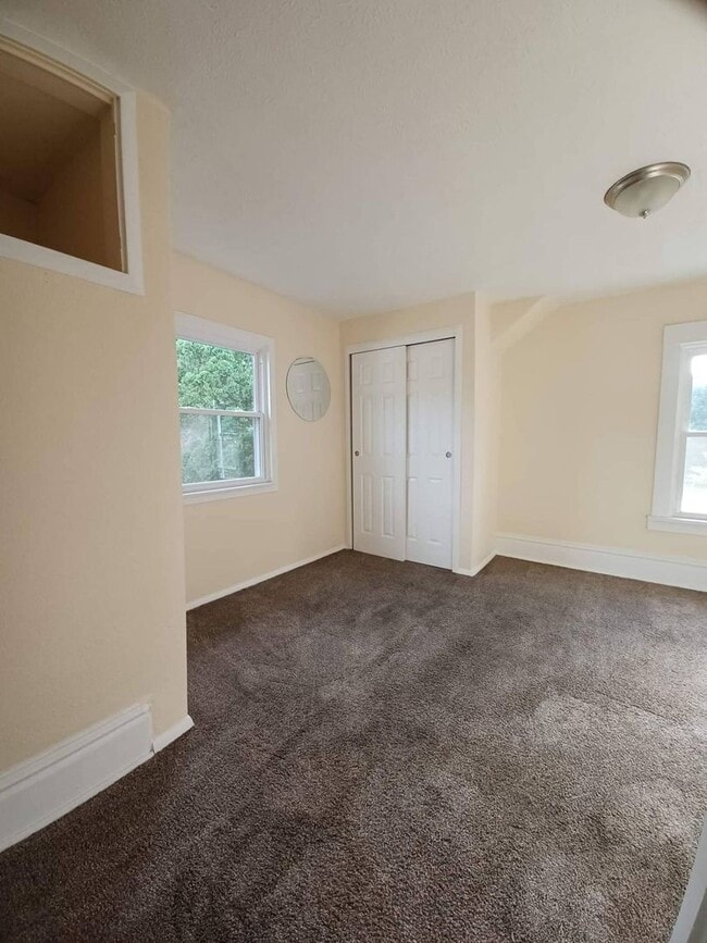 Building Photo - Home for Rent Northwest Rockford with Detached Garage