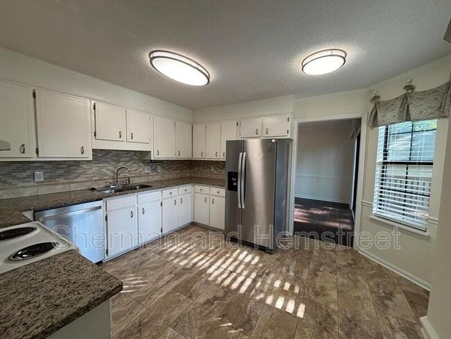 Building Photo - 210 Foxdale Dr