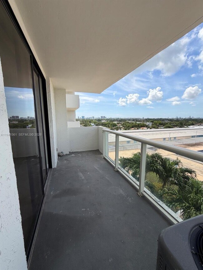 Building Photo - 13499 Biscayne Blvd