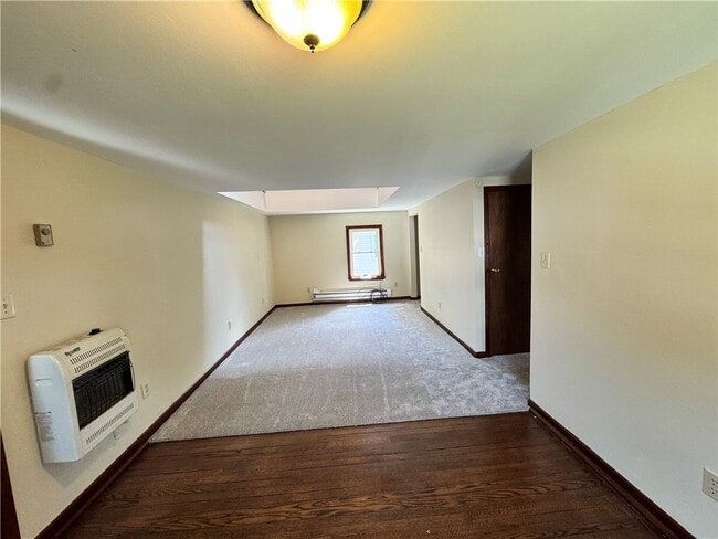 Building Photo - 345 Brewster St