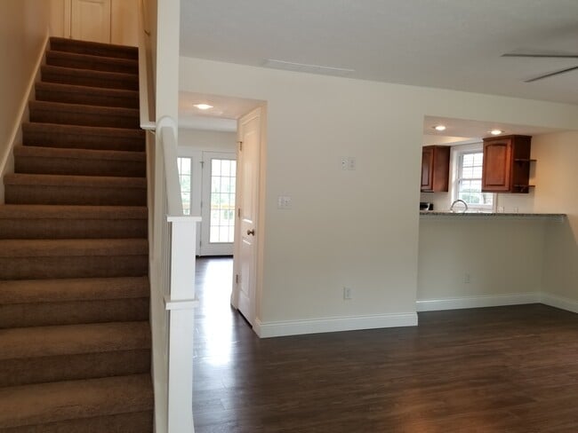 Building Photo - Beautiful and Modern 3 Bed 2.5 bath Home!