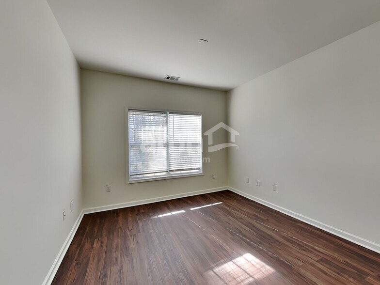 Building Photo - 37 Farm Brook Way