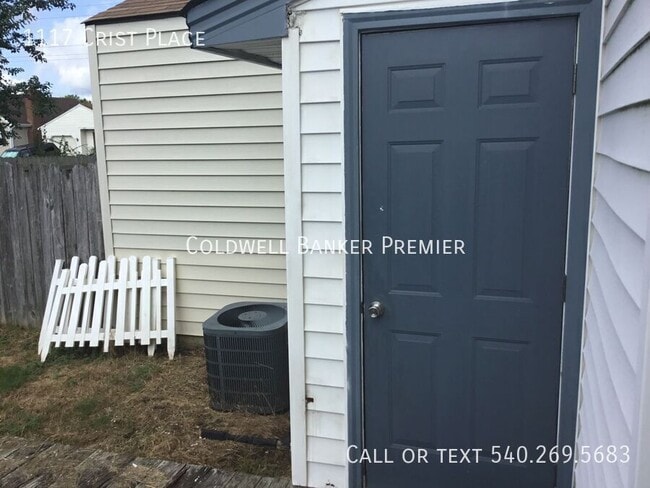 Building Photo - 1117 Crist Pl