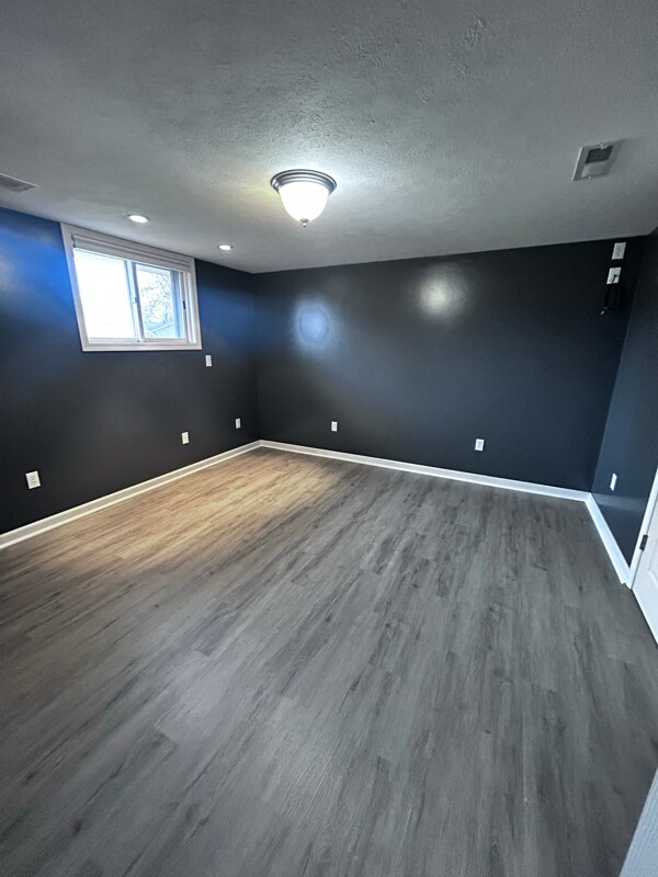 Building Photo - 4025 Kenyon Ave