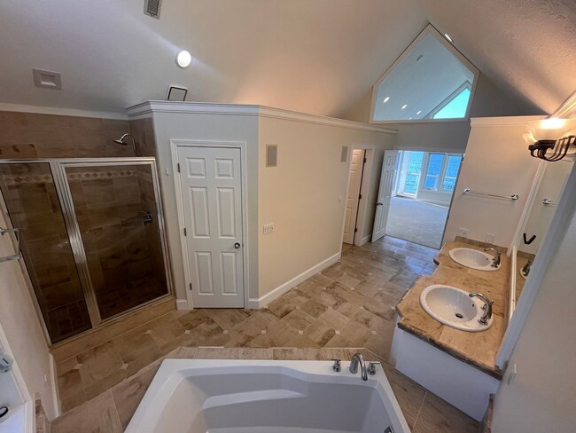 Building Photo - STUNNING 3 bed 2.5 bath Condo on the Colum...