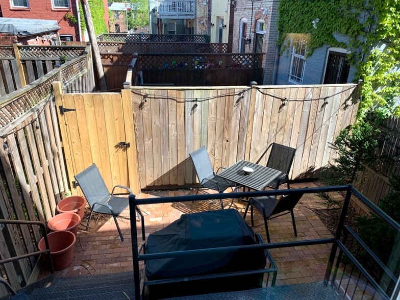 Building Photo - 660 E St NE