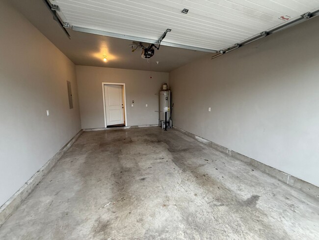 Building Photo - 3624-3626 Phantom Way