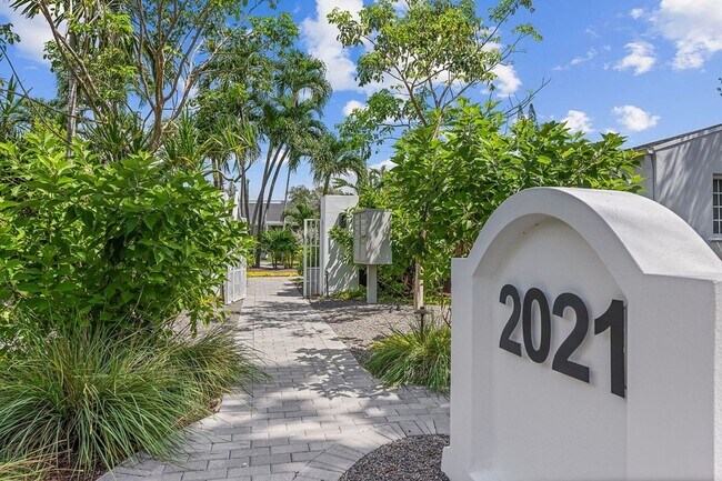 Building Photo - 2021 Plunkett St Hollywood, FL 33020