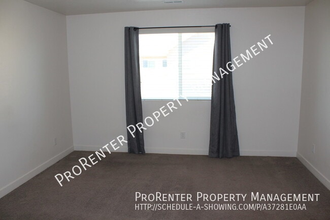 Building Photo - 1045 Stonehaven Dr