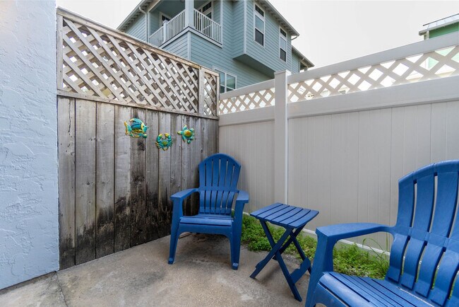 Building Photo - 14898 Granada Dr