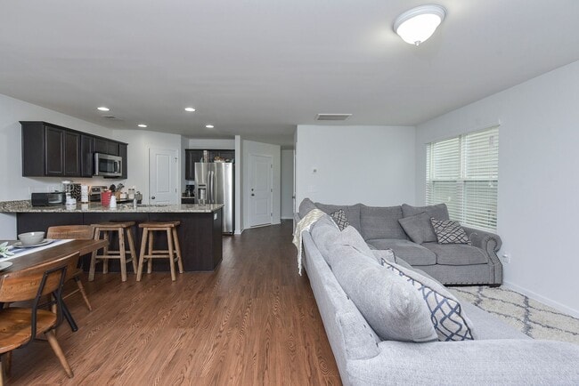 Building Photo - Modern Comfort in a Quiet Cul-de-Sac – 3 B...