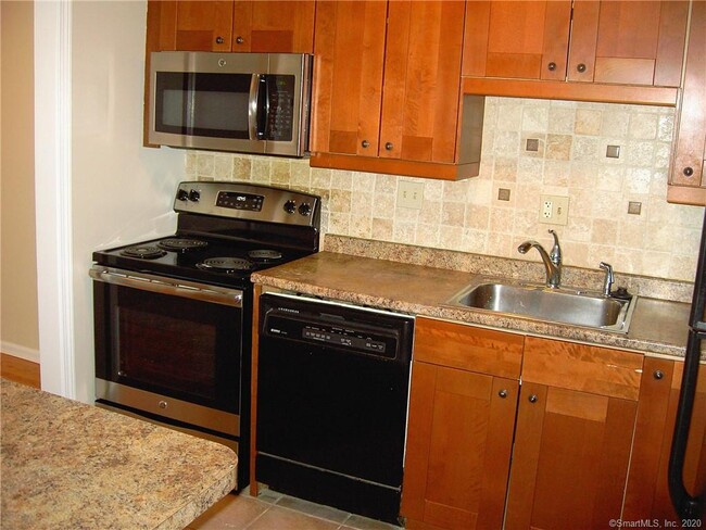 Building Photo - 100 Oxbow Dr