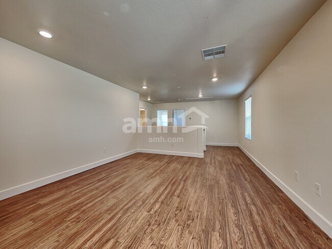 Building Photo - 1506 Garden Swing Ave