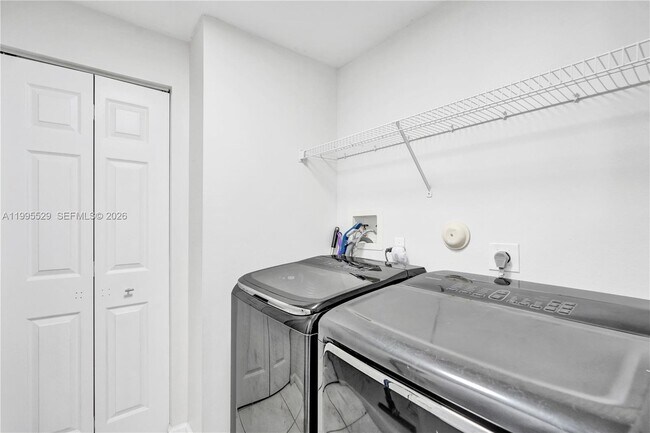 Building Photo - 6928 NW 33rd St