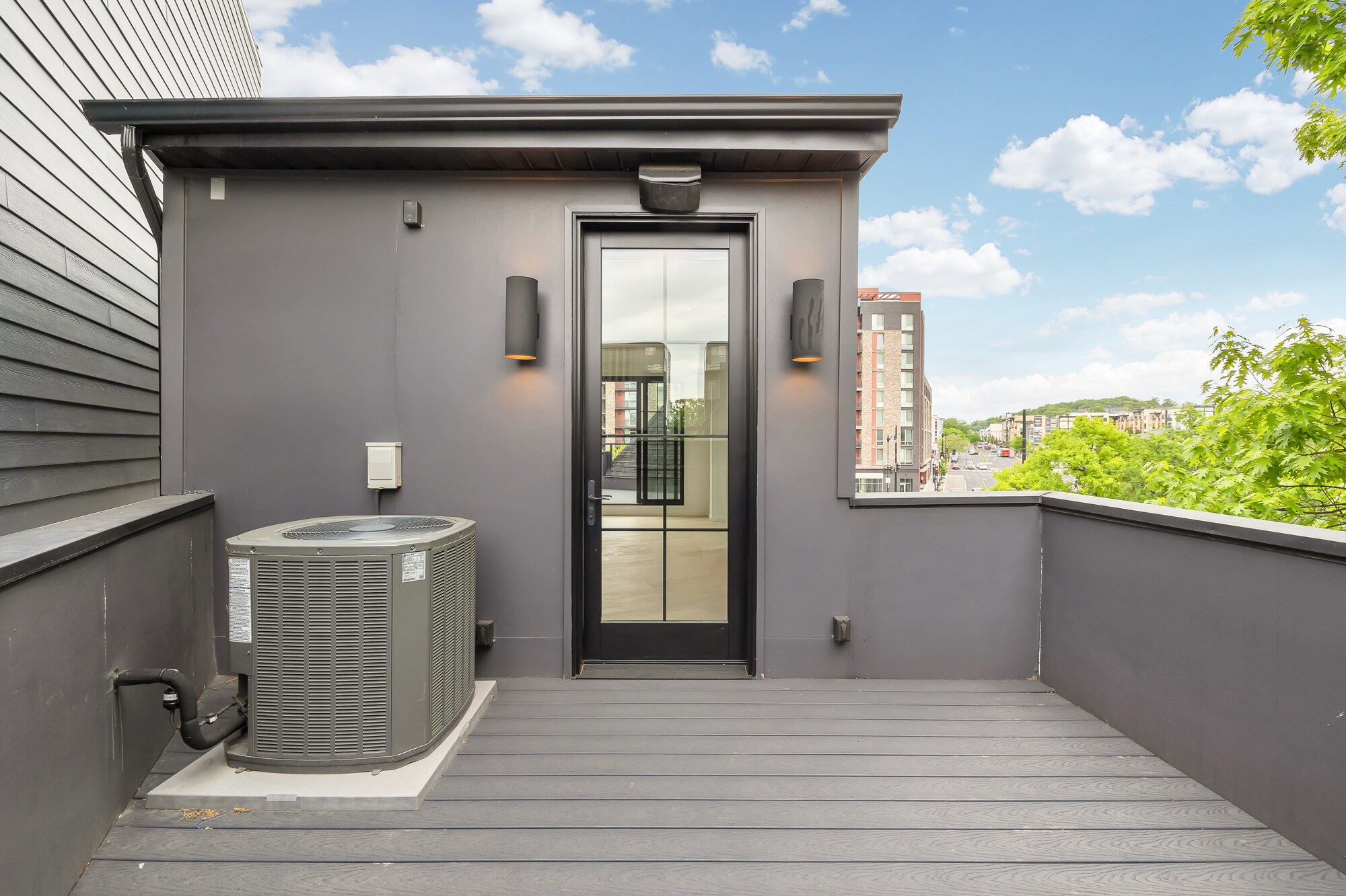 Building Photo - 1451 Maryland Ave NE