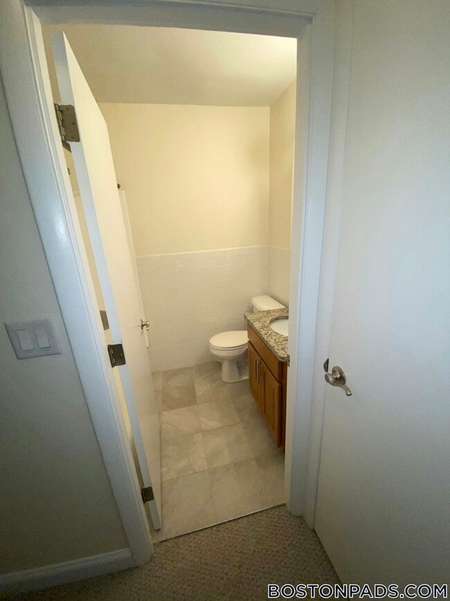 Building Photo - 12 Westgate Dr