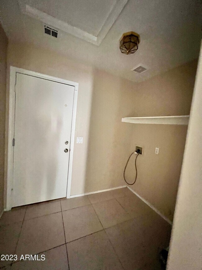 Building Photo - 4205 E Raven Rd