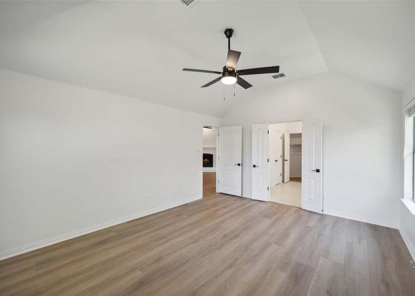 Building Photo - 9420 Caliente Dr