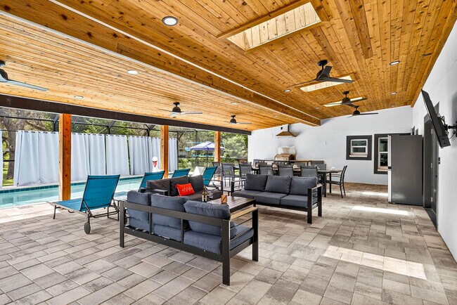 Building Photo - 319 Brentwood Dr