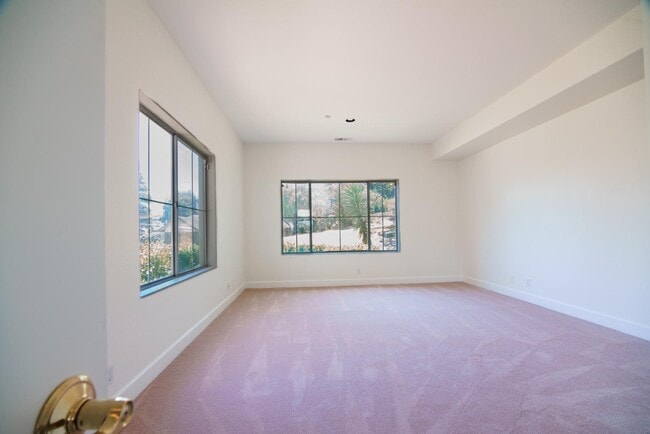 Building Photo - 26148 Legends Ct