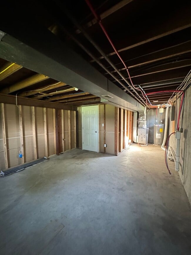 Building Photo - Updated 3 Bedroom Duplex with Spacious Bac...