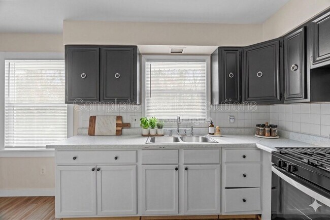 Building Photo - 7486 Castro Dr