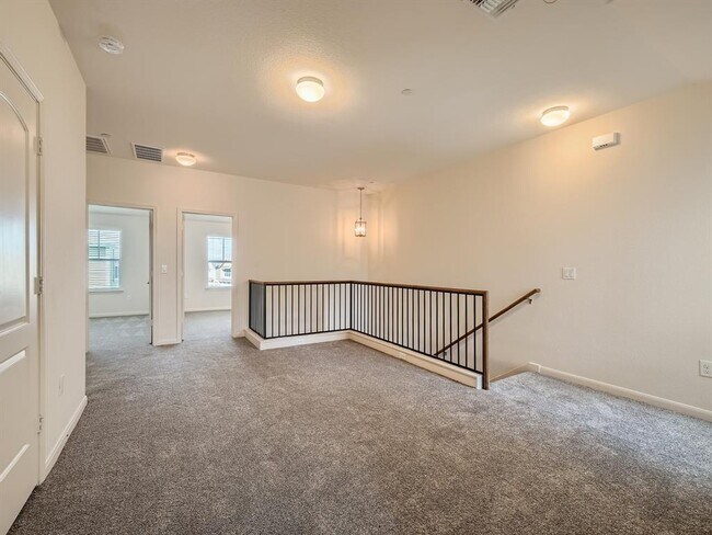 Building Photo - 1620 Bryant Dr