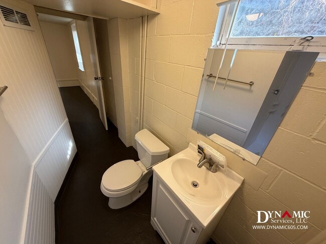 Building Photo - Updated 4+ Bedroom, 2 Bathroom House By Augustana University