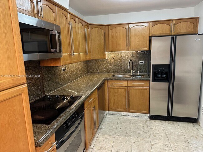 Building Photo - 6039 Collins Ave