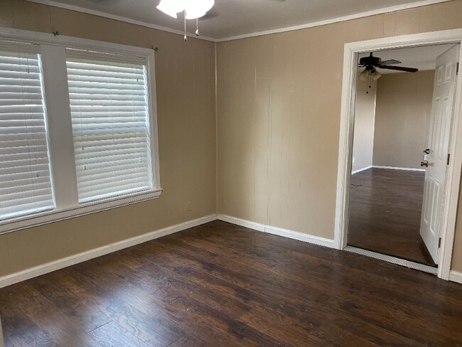 Building Photo - 1811 Bolivar St