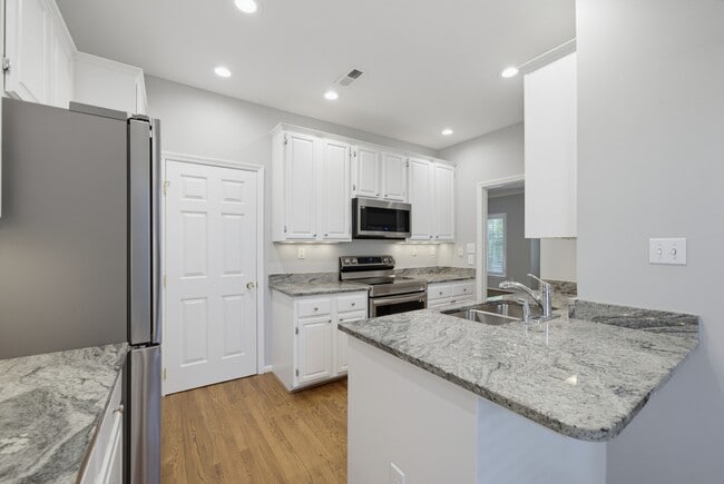 Building Photo - 761 Bishops Park Dr