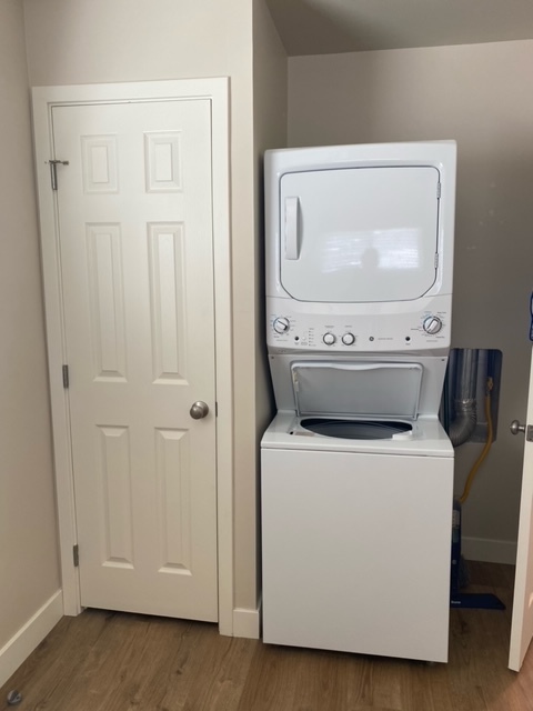 Bedroom with in unit washer & dryer - 210 30th St