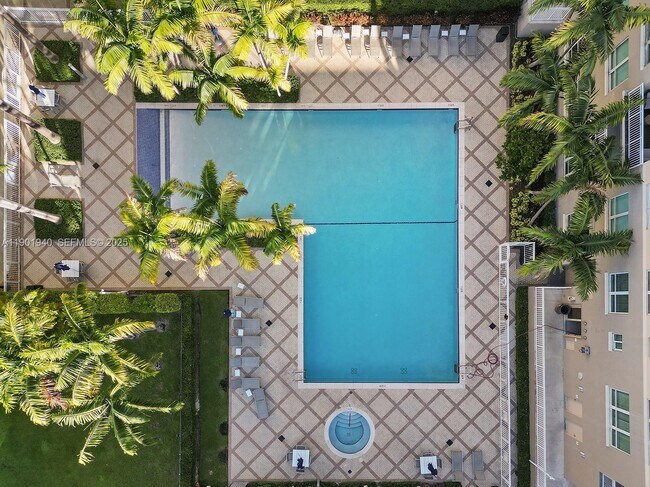 Building Photo - 2000 N Bayshore Dr