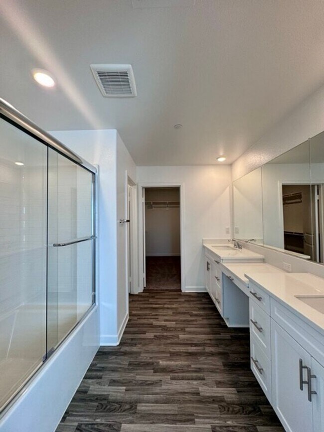 Building Photo - Brand new 4 bedroom Winchester home with a...