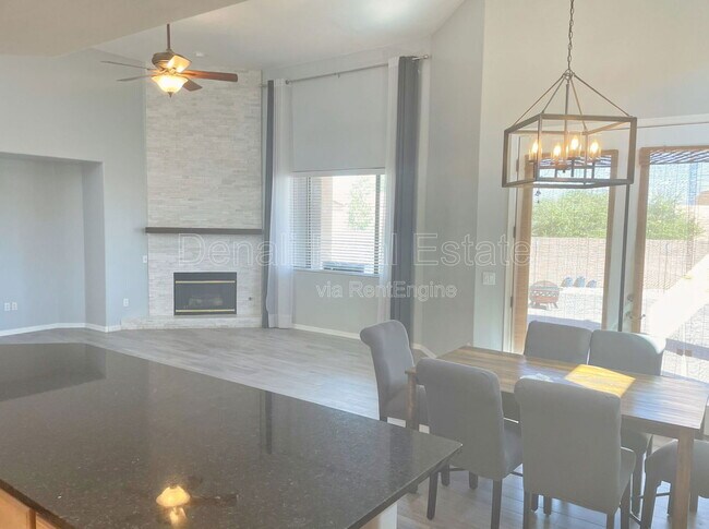 Building Photo - 8069 N Painted Feather Dr