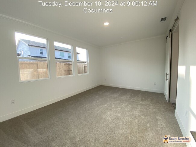 Building Photo - 4197 Crossroads Wy