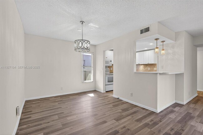 Building Photo - 3100 Riverside Dr