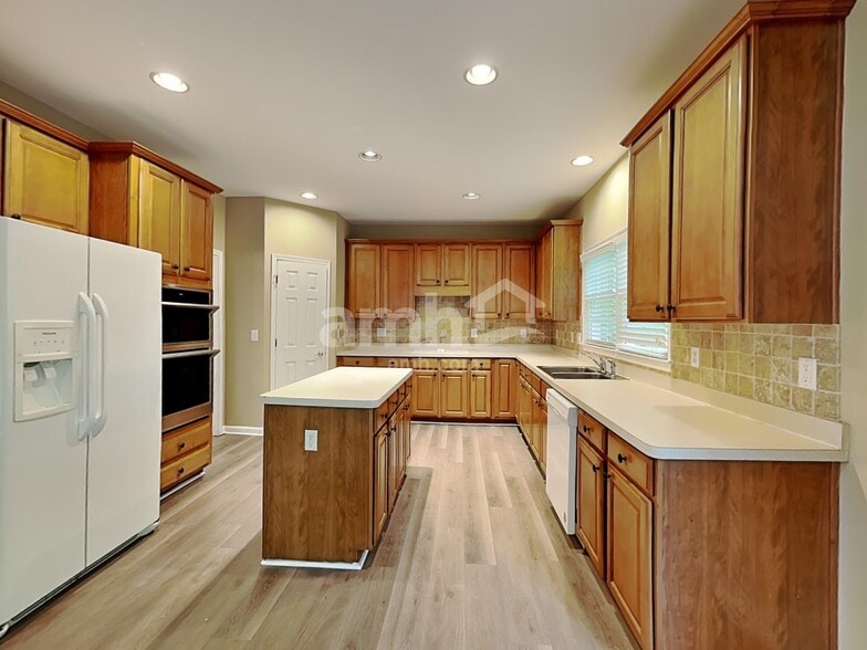 Building Photo - 637 Rebecca Ives Dr NW