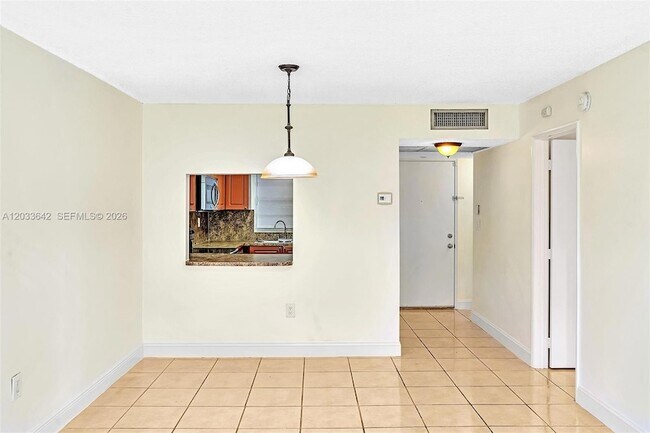 Building Photo - 9410 Tangerine Pl