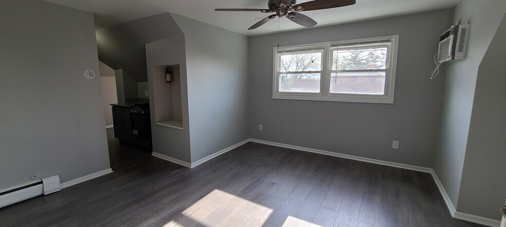 Building Photo - 304 Hankes Ave