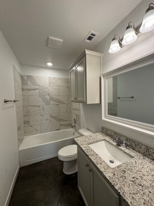 Building Photo - Located in the Glendale Area!!! New Build ...