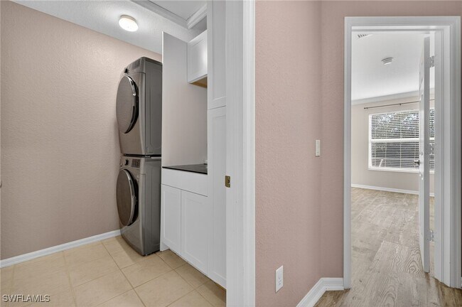 Building Photo - 8250 Silver Birch Way