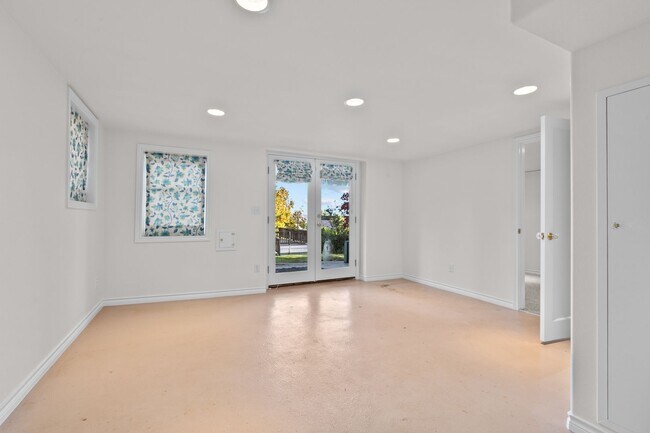 Building Photo - 4Bd/3Ba Seattle House