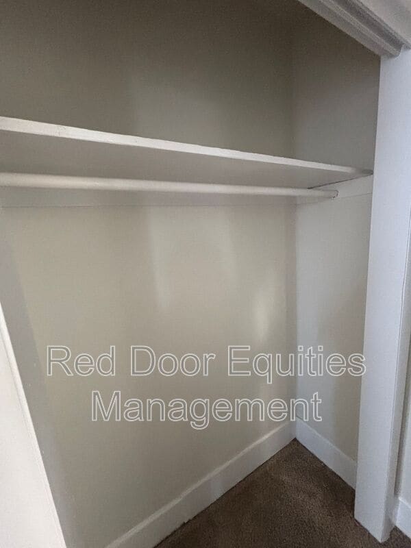 Building Photo - 522 N High St