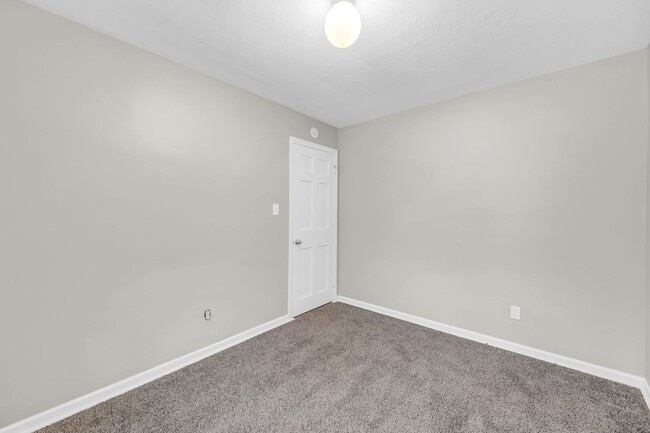 Building Photo - 1386 Eastwood Ave