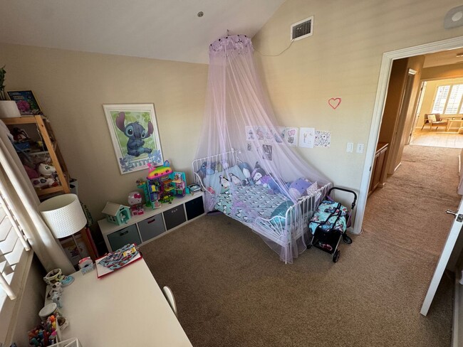Building Photo - 5 bed 3 bath Gated Community in Union City...