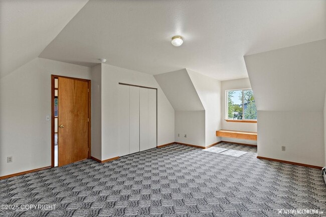 Building Photo - 437 E 14th Ave