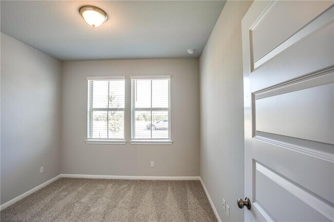 Building Photo - 2801 Stone Branch Dr