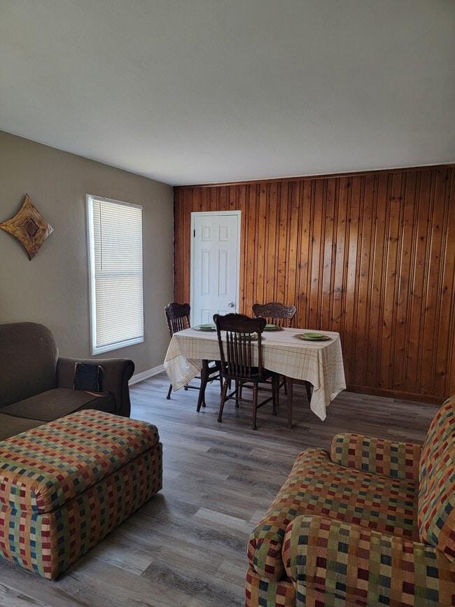 Building Photo - 857 Nassau Dr